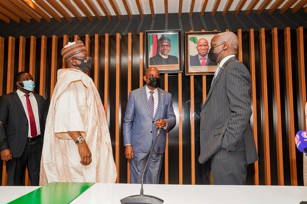 Hon. Minister of Works and Housing, Mr Babatunde Fashola,SAN (right),   Managing Director/CEO, Federal Housing Authority(FHA), Senator  Olugbenga Ashafa(2nd right), Chairman, Board of the Federal Housing Authority(FHA), Senator Lawal Shuaibu (2nd left), and Executive Director, Project Implementation, Engr. Chinonso Sam Omoke(left) shortly after the inauguration of the three new Executive Directors of the Federal Housing Authority (FHA) at the Ministry of Works and Housing Headquarters, Mabushi, Abuja on Tuesday, 16th November 2021  