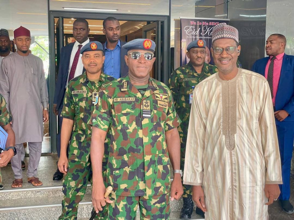 Hon Minister,  Housing and Urban Development, Arc Ahmed Musa Dangiwa received the Nigerian Chief of Air Staff, Air Marshal Hasan Bala Abubakar on a visit to the Ministry,  Wednesday,  4th June, 2025.