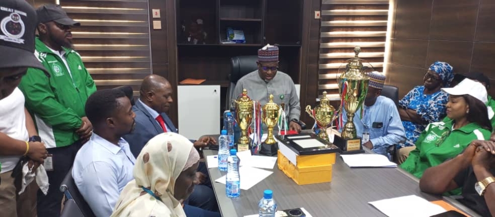 Photo Speak: Housing Ministry Presents Awards to Sports Club Members for Winning FEPSGA Medals