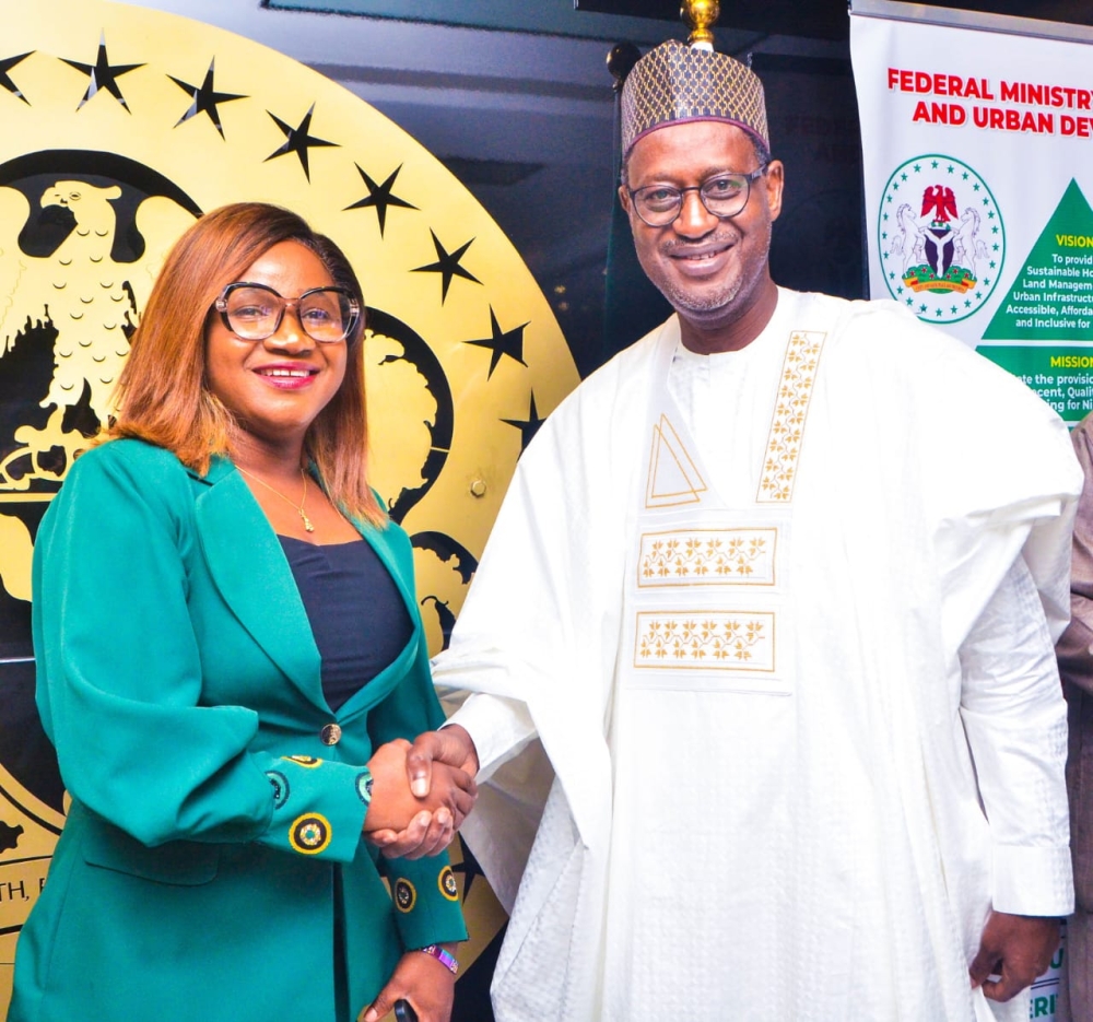 Minister Arch Ahned Dangiwa and Minister of State, Rt Hon Yusuf Ata in a group photograph with NUJ FCT Chairperson,  Grace Ike & members of her team during a courtesy visit to the FMHUD.