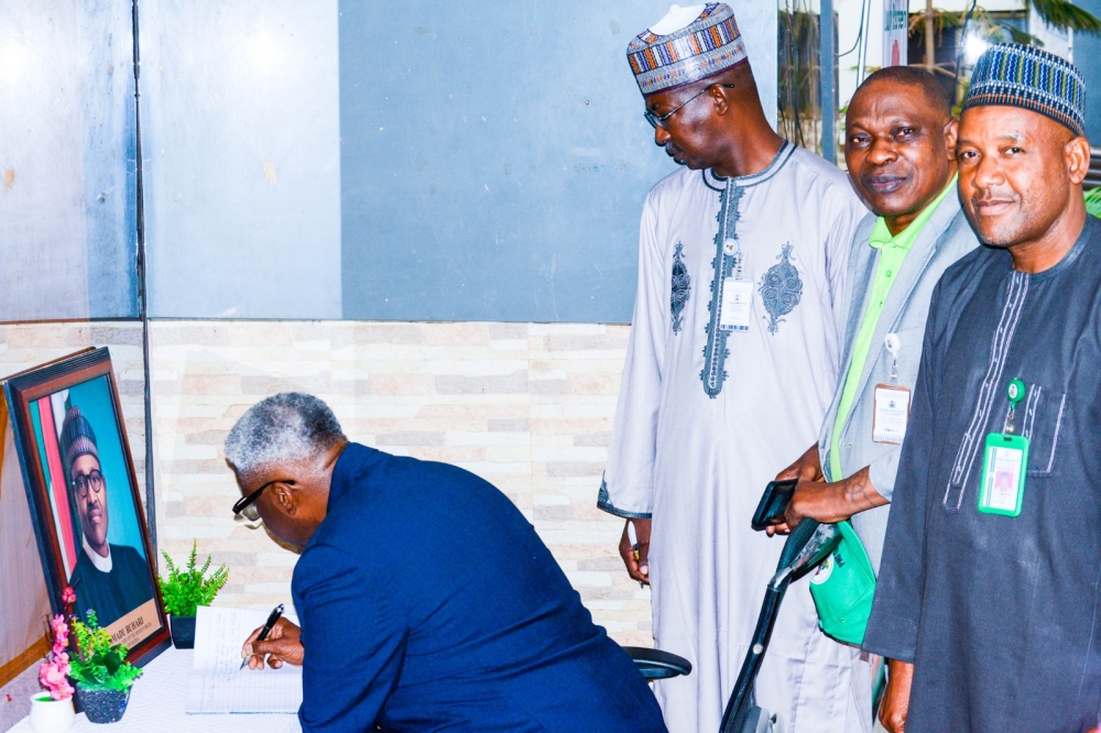 The Permanent Secretary,  Federal Ministry of Housing and Urban Development,  Dr Shuaib Belgore, led Management staff of the Ministry to sign the condolence register in honour of the late former President of the Federal Republic of Nigeria, His Excellency Muhammadu Buhari, GCFR, at the FMHUD heaquarters,  Mabushi, Abuja.