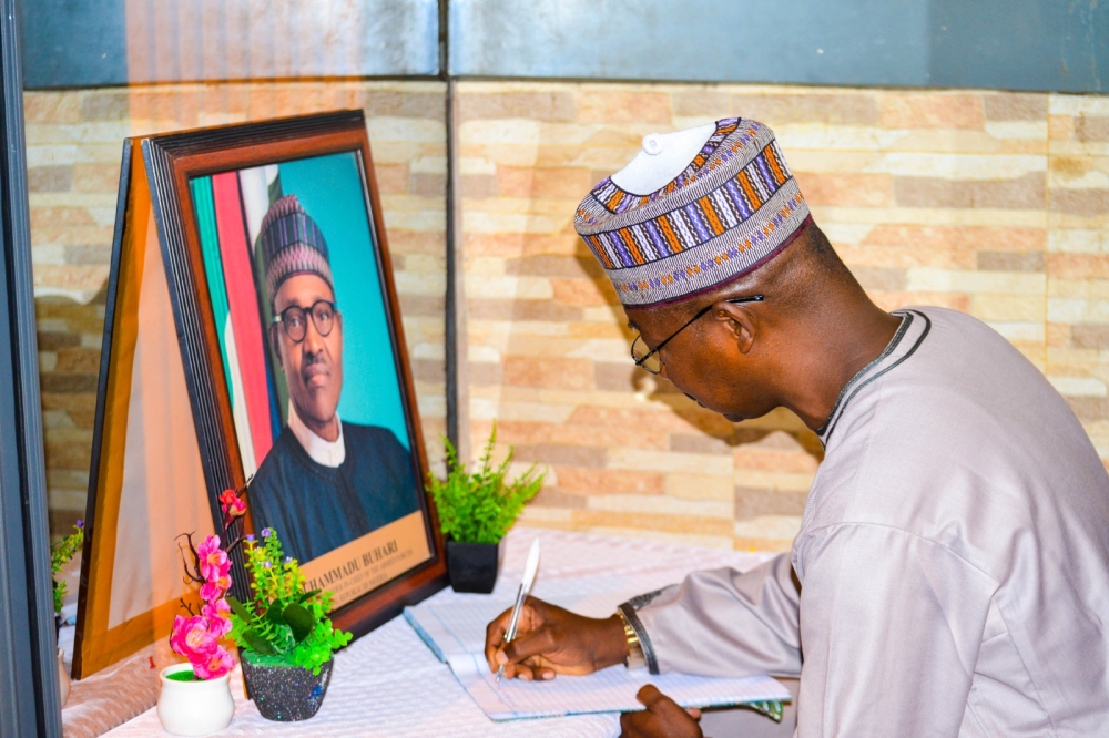 The Permanent Secretary,  Federal Ministry of Housing and Urban Development,  Dr Shuaib Belgore, led Management staff of the Ministry to sign the condolence register in honour of the late former President of the Federal Republic of Nigeria, His Excellency Muhammadu Buhari, GCFR, at the FMHUD heaquarters,  Mabushi, Abuja.